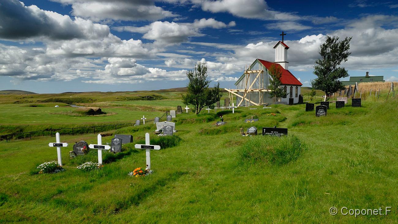 020 Islande 2009.jpg - La petite église de Keldur, croisement F210 et 264